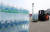 지난해 7월 20일 오전 인천시 중구 항동 인천항에서 인천항 관계자들이 제주도 상하수도본부가 보내온 생수 '삼다수'를 하역하고 있다. 연합뉴스