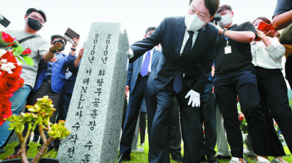 윤석열, 첫 민심탐방은 대전…민노당 출신 주대환도 만났다