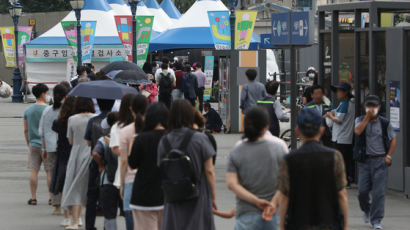 "'코로나 잘 통제되고 있다' 정부의 오판…4차 대유행 불렀다"