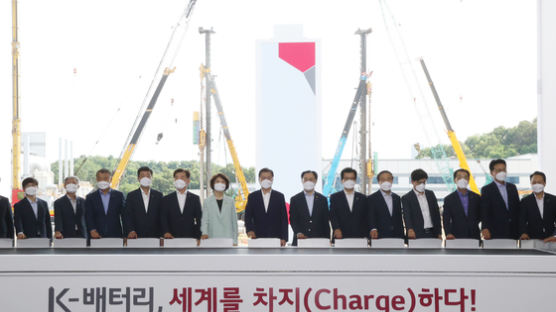 LG, 배터리에 10년간 15조 투자…한국서 개발, 글로벌 생산 