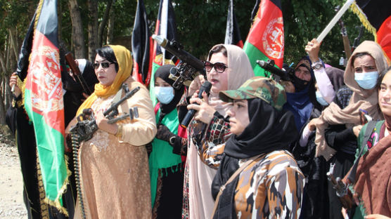 "탈레반과 못 살겠다"…아프간 여성들 집총 시위