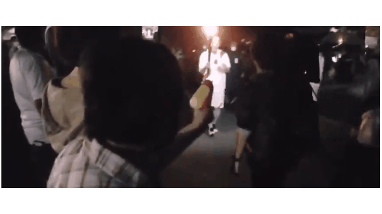 日올림픽 성화에 물총 난사···체포된 검정 마스크女 외친 말[영상]