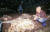 7일 전남 장흥군 용산면 덕암리의 한 오리농장에서 한 농민이 이틀간 370㎜의 장맛비로 집단 폐사한 오리를 허탈하게 바라보고 있다. 프리랜서 장정필