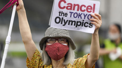1년 전 아베의 오만이 심판받았다…'무관중' 코로나 올림픽