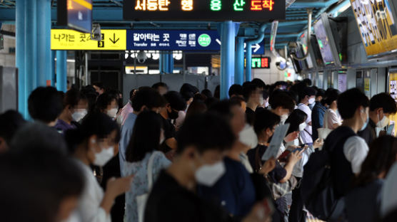  [이상언의 '더 모닝'] 백신 후순위 2030에게 미안한 게 먼저 아닌가요?