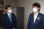 국민의힘 이준석 대표(오른쪽)와 유승민 전 의원이 2일 오전 서울 양천구 kt체임버홀에서 열린 ‘CBS 제30·31대 재단이사장 이·취임 감사 예식’에 참석하고 있다. 국회사진기자단