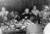 광복 직후 민족지도자였던 고당 조만식선생(오른쪽 끝)을 회유하기 위해 마련한 술좌석에서 음식을 먹고 있는 김일성(왼쪽 두번째). [중앙포토]