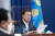 문재인 대통령이 12일 청와대 여민관에서 코로나19 대응 수도권 특별방역점검회의를 주재하고 있다. 청와대 제공