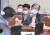 정은경 질병관리청장이 13일 오전 서울 여의도 국회에서 열린 보건복지위원회 전체회의에서 의원 질의에 답하고 있다. 뉴스1 