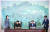 문재인 대통령과 김정은 북한 국무위원장이 2018년 4월 27일 남북 정상회담에서 한반도의 평화와 번영, 통일을 위한 판문점 선언문에 서명하고 있다. [청와대사진기자단]