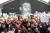 13일(현지시간) 마커스 래시포드 벽화 앞에서 인종차별에 반대하는 집회가 열렸다. 로이터=연합뉴스