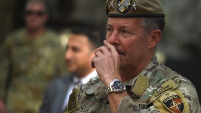 美사령관 밀러 아프간 떠났다…“탈레반과 20년 전쟁 종지부”