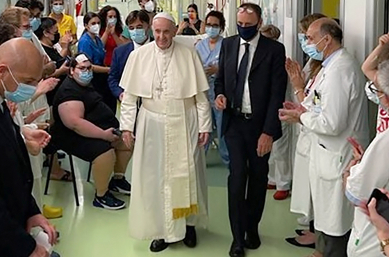[이 시각] 프란치스코 교황, 입원 병원 소아암 병동 방문