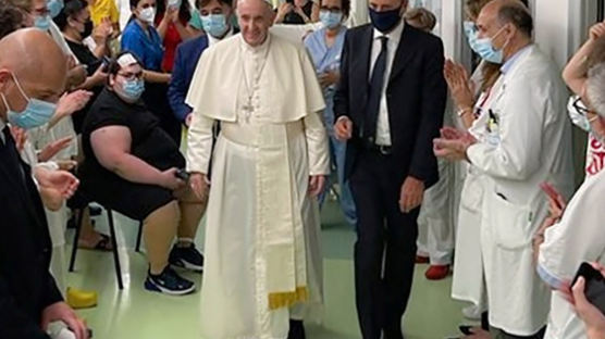 [이 시각] 프란치스코 교황, 입원 병원 소아암 병동 방문