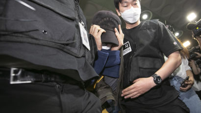 경찰에 붙잡힌 ‘마포구 오피스텔 살인 사건’ 용의자, 묵묵부답