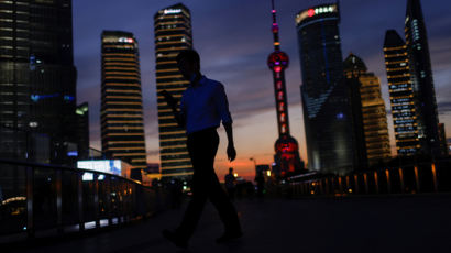 2분기 성장률 반토막, V자 꺾인 중국…세계 경제 발목 잡나