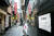 수도권 전체에 '사회적 거리두기' 4단계가 적용된 가운데 지난 14일 서울 중구 명동 거리의 모습. 인적이 끊겨 한산하다. [연합뉴스]
