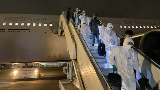 [속보] 청해부대 301명 태운 군 수송기 귀국길 올라…내일 한국 도착