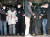 10살 조카를 학대해 숨지게 한 이모(오른쪽)와 이모부가 지난 2월 17일 오후 경기도 용인동부경찰서에서 검찰 송치를 위해 호송되고 있다. 뉴스1