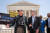 지난 5월 미국 연방대법원 앞에서 경찰 개혁 법안 지지 연설 중인 벤 코헨(왼쪽)과 제리 그린필드. 로이터=연합뉴스