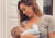 스페인 싱크로나이즈 선수 오나 카보넬이 아들 카이에게 젖을 먹이고 있다. [카보넬 인스타그램 캡처]