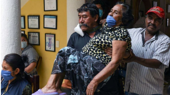 “백신 맞으면 2년뒤 사망” 대통령도 못없애는 ‘멕시코 괴담’