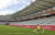 올림픽 개막을 이틀 앞둔 21일 오후 도쿄스타디움에서 무관중으로 열린 여자축구 스웨덴 대 미국 경기에서 스웨덴 아슬라니가 코너킥을 하고 있다. 연합뉴스
