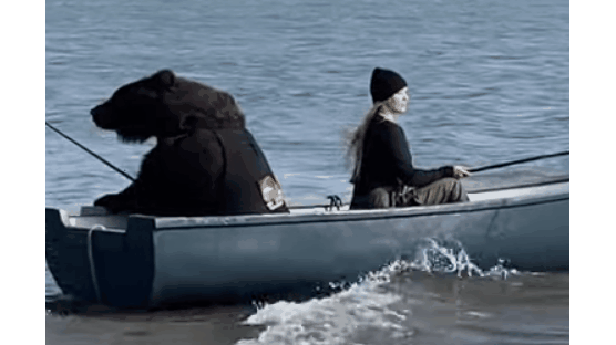 아사 직전 버려진 서커스 곰, 러시아 모델과 화보 ‘인생 2막’ 