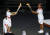 23일 열린 도쿄올림픽 개막식에서 성화 마지막 주자로 나선 오사카 나오미(오른쪽)의 모습. [연합뉴스]
