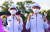 양궁 국가대표 김제덕(오른쪽)과 안산 선수가 24일 일본 도쿄 유메노시마 공원 양궁장에서 열린 도쿄올림픽 혼성 결승전에서 금메달을 걸고 포즈를 취하고 있다. 올림픽사진공동취재단