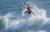 일본의 카노아 이가라시 선수가 25일(현지시각) 일본 지바현 쓰리가사키 해변에서 열린 2020도쿄올림픽 서핑 여자 1라운드 경기에서 멋진 묘기를 보여주고 있다. EPA=연합뉴스