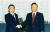 1996년 아셈 정상회의에 참석한 김영삼 전 대통령과 하시모토 류타로 당시 일본 총리가 태국 방콕 쉐라톤 호텔에서 열린 정상회담에 앞서 악수하고 있다. 하시모토 총리는 1998년 나가노 올림픽을 마친 후 선거에서 참패해 사퇴했다. [중앙포토] 