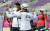 26일 일본 유메노시마 공원 양궁장 도쿄올림픽 남자 단체전 4강전 한국-일본.   패배한 일본 선수들이 환호하는 김제덕을 보고 있다. [연합뉴스]