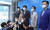 권성동 의원을 포함한 국민의힘 의원들이 26일 서울 여의도 국회 소통관에서 윤석열 전 검찰총장을 포함한 당외 대선후보 입당 촉구 기자회견 후 취재진 질문에 답하고 있다. 뉴스1
