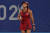 오사카 나오미가 27일 일본 도쿄의 아리아케 테니스 파크에서 열린 도쿄올림픽 테니스 여자 단식 16강에서 세계 랭킹 42위 마르케타 본드로우쇼바(22·체코)에게 세트스코어 0-2(1-6 4-6)로 패했다. AP=연합뉴스