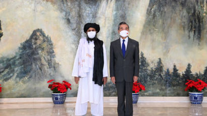 신장 접경 점령한 탈레반 달래기···中왕이 "주권 존중한다"