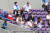 마스크를 쓰지 않은 각국 럭비 관계자들이 지난 27일 도쿄 스타디움 관중석에서 피지 vs 영국의 경기를 지켜보고 있다. 올림픽사진공동취재단