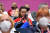 지난 27일 일본 도쿄 아사카 사격장에서 열린 10m 공기소총 혼성 단체전 동메달 결정전에서 한 관계자가 마스크를 내린채 스마트폰을 보고 있다. 올림픽사진공동취재단