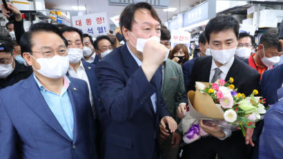 '캠프 집결'서 尹 본 참모들 "전두환과 노무현 섞어놓은 듯"