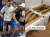 이스라엘 야구 선수들이 침대가 부서질 때까지 한 명씩 올라가 매트리스 위에서 뛰는 영상을 SNS에 올렸다. 인터넷 캡처