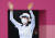 안산이 30일 일본 유메노시마 공원 양궁장에서 열린 도쿄올림픽 양궁 여자 개인전 준결승에서 미국의 매켄지 브라운을 상대로 경기를 펼치기 앞서 인사하고 있다. 연합뉴스