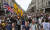 26일(현지시간) 영국 런던 거리에서 열린 코로나19 봉쇄 및 백신 접종 반대 시위 [AFP=연합뉴스]