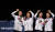 최인정, 강영미, 이혜인, 송세라가 도쿄올림픽 펜싱 여자 에페 단체전 시상식에서 은메달과 올림픽을 위해 준비한 월계관 모양 반지를 보여주며 미소짓고 있다. [연합뉴스]