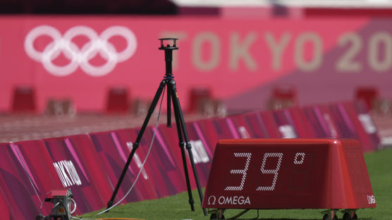 [이 시각] 39도까지 오른 도쿄 올림픽 스타디움, 트랙 위엔 아지랑이 피어올라 