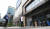 7월 13일 신종 코로나바이러스 감염증(코로나19) 집단 감염으로 임시 휴점했던 서울 강남구 현대백화점 무역센터점이 영업을 재개, 고객들이 거리를 두고 서서 입장을 기다리고 있다. 뉴스1
