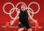 뉴질랜드 허버드가 2일 도쿄올림픽 여자 역도 87kg급 인상 3차 시기에서 바벨을 들어올리지 못하고 있다.[뉴스1]