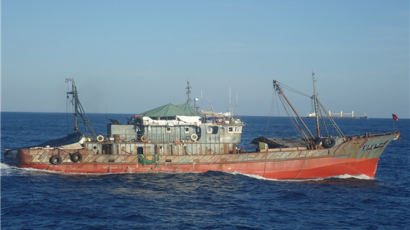 북한수역 넘어간 수상한 中어선…1630㎞ 추적해 중국 넘겼다