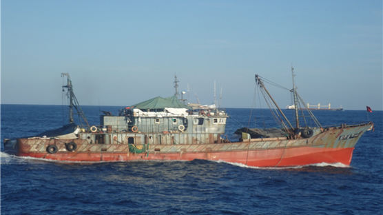 북한수역 넘어간 수상한 中어선…1630㎞ 추적해 중국 넘겼다