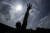 폭염이 이어진 지난달 23일 오후 광주 서구 쌍촌동 5·18기념공원에 있는 '5·18민주화운동 학생기념탑'의 손이 하늘을 향하고 있다. 연합뉴스