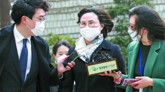 정경심 선고 한 주 앞두고…檢·조국 측 19차례 서면 공방전